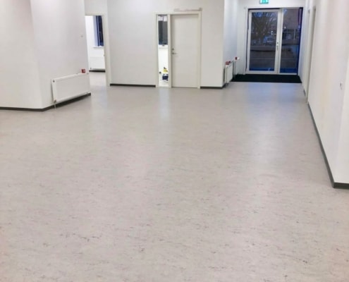 Linoleumsgulv i stor institution